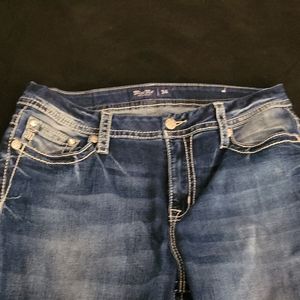 Miss me curvy skinny jeans size 34. Color M613. Style # E3674VSR.